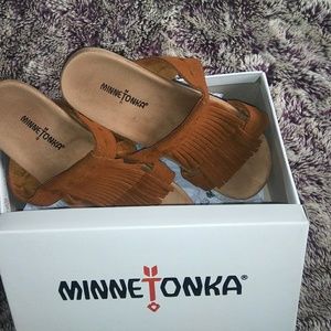 Minnetonka mocs slide sandle Daisy